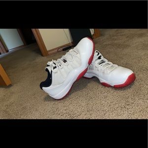 Air Jordan 11 Low Varsity Red shoes